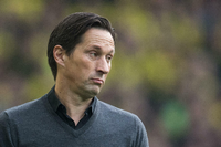 Die Niederlage gegen Dortmund war eine zu viel für Roger Schmidt. Foto: Bernd Thissen/dpa