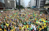 Demonstranten am Sonntag in Sao Paulo, Brasilien. Foto: reuters