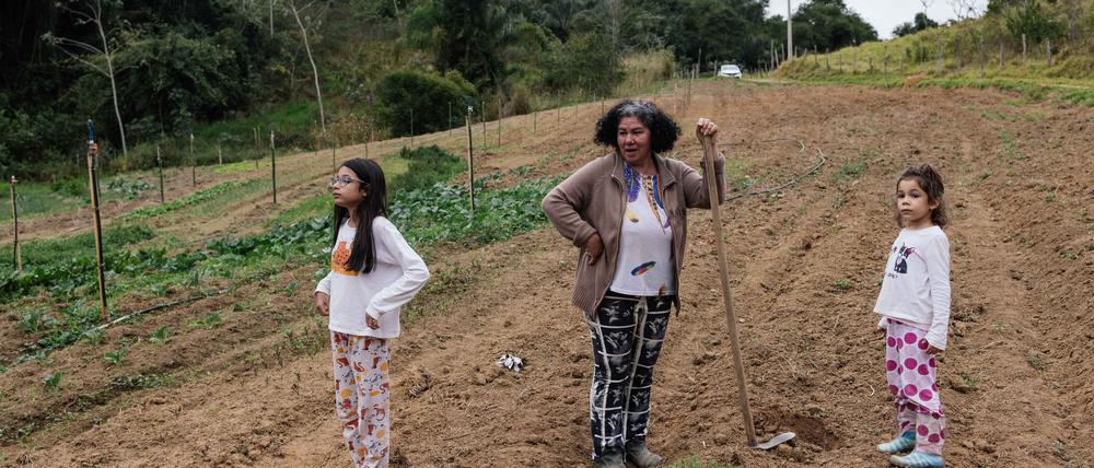 Frieden auf Erden: So heißt die Siedlung, in der Sirley Gil mit ihrer Familie lebt und unter anderem  Bananen, Limonen, Bohnen, Süßkartoffeln und Maniok anbaut.