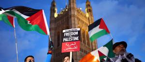 Seit Wochen laufen jedes Wochenende Tausende Londoner bei Protesten mit und fordern einen Waffenstillstand in Gaza.