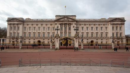 Der Buckingham Palace, gesehen von The Mall aus.