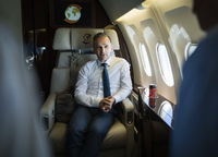 Ein Multilateralist auf Reisen: Außenminister Heiko Maas (SPD) im Flugzeug auf dem Weg in den Kongo. Foto: imago images / photothek