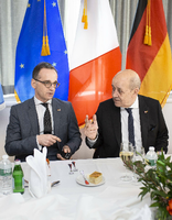 Bundesaußenminister Heiko Maas, SPD, und der Außenminister von Frankreich, Jean-Yves Le Drian, nehmen am einem Austausch über die Allianz für den Multilateralismus teil. Foto: imago images / photothek