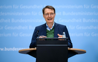 Der Bundesminister für Gesundheit Lauterbach äußert sich bei einer Pressekonferenz. Foto: Bernd von Jutrczenka/dpa