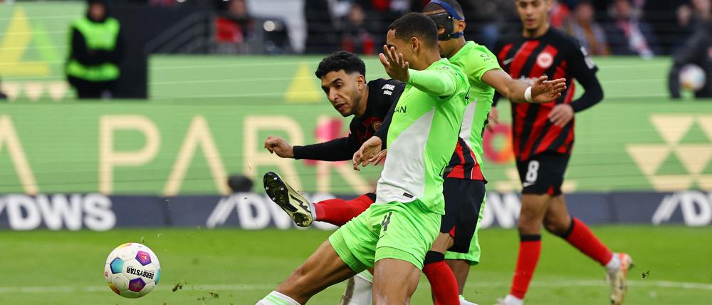 In der Nachspielzeit sicherte sich Eintracht Frankfurt das 2:2 gegen Wolfsburg.