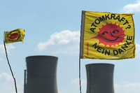 Schlachtruf einer Generation in Deutschland: Atomkraft? Nein Danke. Foto: David Ebener/dpa