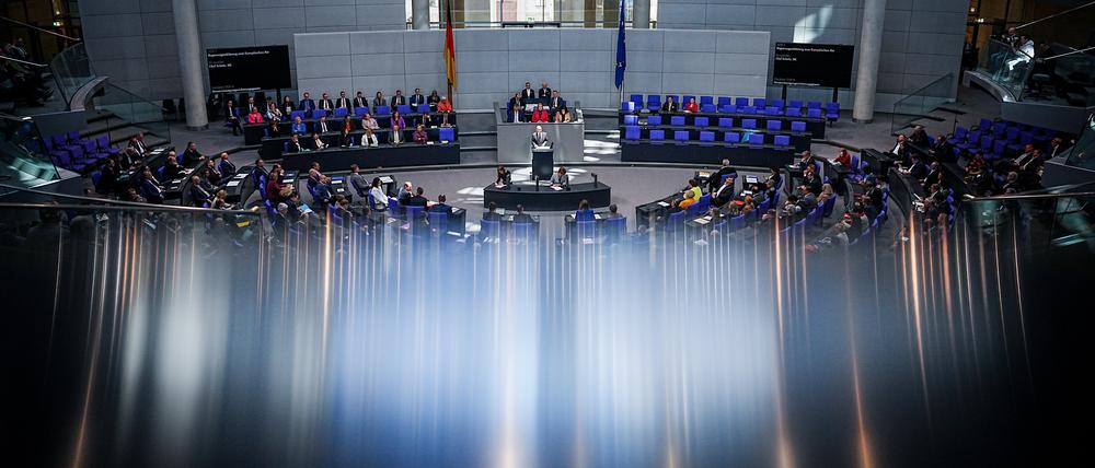 Der Bundestag hat am Donnerstag im zweiten Anlauf ein Whistleblower-Schutzgesetz verabschiedet. 
