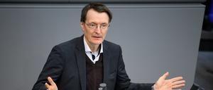 Karl Lauterbach (SPD), Bundesminister für Gesundheit, spricht bei der Plenarsitzung im Deutschen Bundestag. 