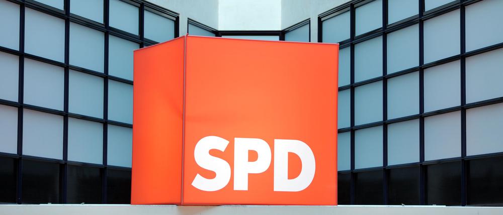 Das Logo der SPD in der SPD-Parteizentrale in Berlin.