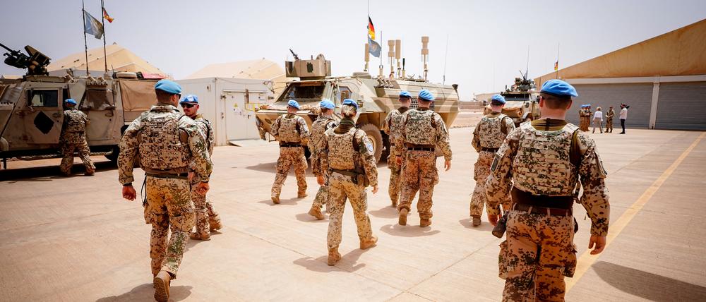 Soldaten der Bundeswehr verlassen einen Platz im Camp Castor in Gao (Archivfoto). Die UN-Mission zur Stabilisierung Malis (Minusma) zieht sich «aufgrund der sich verschlechternden Sicherheitslage» zurück. 