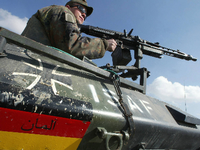Soldaten der Bundeswehr bei der Vorführung eines Sturmgewehrs (Archivbild) Foto: Philipp Schulze/dpa