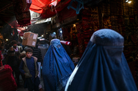 Dass die Taliban versuchen, Afghanistan gesellschaftlich in die Steinzeit zu katapultieren, bekommen vor allem marginalisierte Gruppen zu spüren: Frauen und Queers. Foto: AFP