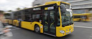Ein Bus der Berliner Verkehrsbetriebe (Symbolbild). 