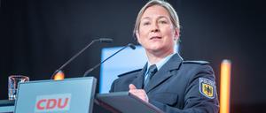 Claudia Pechstein, Olympiasiegerin im Eisschnelllauf, sprach in ihrer Uniform der Bundespolizei, beim CDU-Grundsatzkonvent.