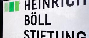 Schild am Eingang der Heinrich-Böll-Stiftung