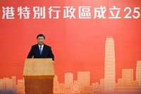 Chinas Präsident Xi Jinping nach der Ankunft in Hongkong Foto: Reuters/Selim Chtayti/Pool