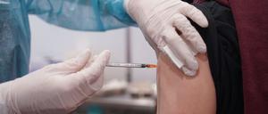 Der angepasste Corona-Impfstoff ist seit 18. September in den Arztpraxen verfügbar.