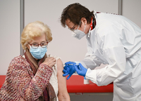 Die Impfungen kommen nur langsam voran. Foto: Arne Dedert/dpa