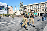 Mailand mit Mundschutz: Der Norden Italiens ist vom Virus am stärksten betroffen. Foto: dpa