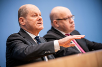 Stellten das Maßnahmenpaket vor: Bundesfinanzminister Olaf Scholz (SPD) und Bundeswirtschaftsminister Peter Altmaier (CDU). Foto: dpa