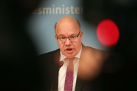 Wirtschaftsminister Peter Altmaier (CDU) gibt ein Statement zur Ausbreitung des Coronavirus. Foto: Wolfgang Kumm/dpa