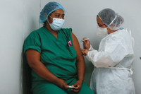 Impfung mit dem Astrazeneca-Vakzin in El Salvador Foto: Reuters/Jose Cabezas