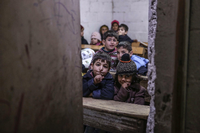Kinder in einer Schule in Syrien - zurzeit hält die Waffenruhe. Jedoch mit Ausnahmen. Foto: dpa
