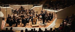 Das Kyiv Symphony Orchestra am 10.9.2023 im Kammermusiksaal der Berliner Philharmonie.