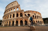 Touristen-Hotspot fast menschenleer: Das Kolosseum in Rom. Foto: REUTERS/Guglielmo Mangiapane