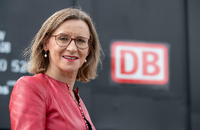 Sigrid Nikutta war lange Chefin der Berliner Verkehrsbetriebe (BVG) und ist seit Anfang 2019 bei der Deutschen Bahn AG Vorständin für den Güterverkehr und Chefin der Bahn-Tochter DB-Cargo. Foto: picture alliance/dpa