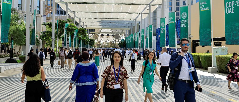 Delegates walk at the Dubai's Expo City during the United Nations Climate Change Conference (COP28) in Dubai, United Arab Emirates, December 4, 2023. REUTERS/Thaier Al-Sudani
