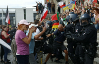 Vor dem Reichstag kam es Ende August bei eine Demonstration von Rechtsextremen zu Ausschreitungen. Foto: REUTERS/Christian Mang