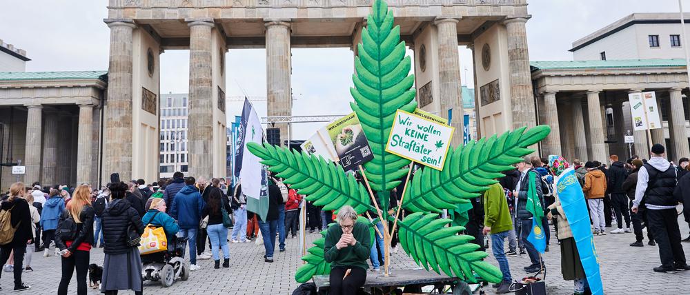Demonstration „Entkriminalisierung sofort“ für die Freigabe von Cannabis.