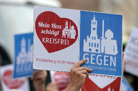 Viele Bürger und alle Landkreise waren gegen die brandenburgische Gebietsreform. Die ist jetzt Geschichte. Foto: Ralf Hirschberger/dpa