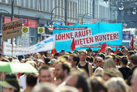Demo gegen steigende Mieten und den Dax-Konzern "Deutsche Wohnen" am 20. Juni am Potsdamer Platz. Foto: Christoph Söder / dpa
