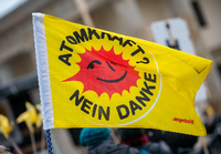 06.03.2021, Berlin, Demonstration unter dem Motto «10 Jahre nach Fukushima: Atomkraft ist kein Klimaretter» Foto: dpa/Christophe Gateau