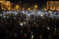 Demonstranten protestieren im Frühjahr 2018 gegen die Regierung in Armenien. Foto: Gevorg Ghazaryan/XinHua/dpa