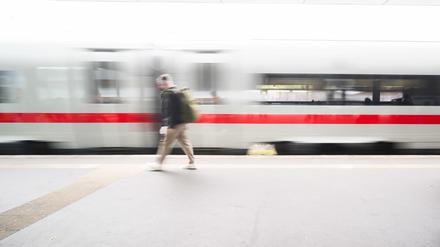 Fahrgäste fühlten sich von der Bahn 2023 oft im Stich gelassen. 