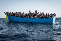 Zwischen Januar und November kamen fast 56.000 Flüchtlinge in Booten aus Libyen in Italien an. Foto: Mission Lifeline/dpa
