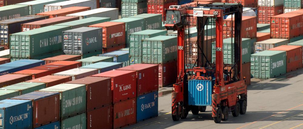 Containertransport im Hamburger Hafen: „Der Export ist kein großer Lichtblick“.
