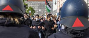 Auch in den Jahren zuvor war es immer wieder zu antisemitischen Vorfällen auf Demonstrationen gekommen: wie hier im Mai 2021.