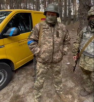 Wie kommen die DHL-Autos in die Hände ukrainischer Kämpfer? Screenshot @ronzheimer/Twitter