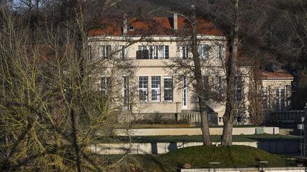 Blick auf ein Gästehaus in Potsdam, in dem AfD-Politiker nach einem Bericht des Medienhauses Correctiv im November an einem Treffen teilgenommen haben sollen. (Archivbild)