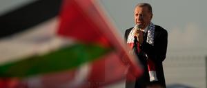 Recep Tayyip Erdogan, Präsident der Türkei, spricht zu den Teilnehmern einer Solidaritätskundgebung für die Palästinenser.