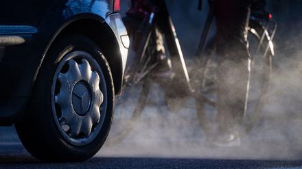 Mercedes-Benz muss allein in Deutschland Zehntausende Diesel-Autos wegen des erneuten Vorwurfs einer illegalen Abgastechnik zurückrufen. 