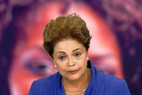 Die brasilianische Präsidentin Dilma Rousseff bei ihrer Rede im brasilianischen Fernsehen am Sonntag. Zeitgleich kam es zu Demonstrationen im ganzen Land. Foto: dpa