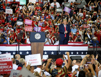 Donald Trump ist vor tausenden Anhängern in Nevada in seinem Element. Foto: Ethan Miller/Getty Images/AFP