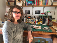 Zu Hause in Montréal: Julie Doucet in ihrem Atelier. Foto: Lars von Törne