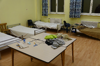 In der Notunterkunft für Obdachlose in Kreuzberg wird in Zimmern mit acht Betten übernachtet. Foto: Robert Klages