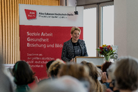 Franziska Giffey auf dem Podium während des Festaktes. Foto: Michael Schaaf / ASH Berlin